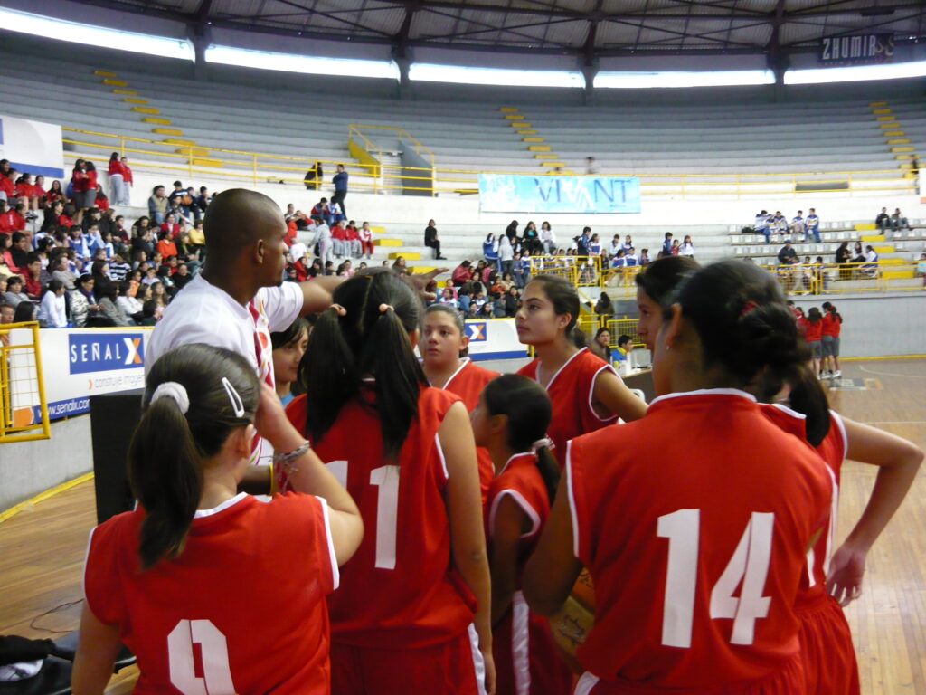 Azuay Bond 2 COACH BIOGRAFIE