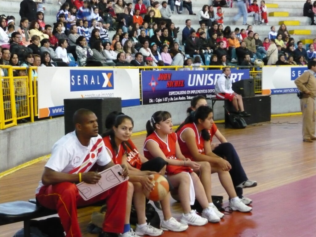 Azuay Bond game COACH BIOGRAFIE